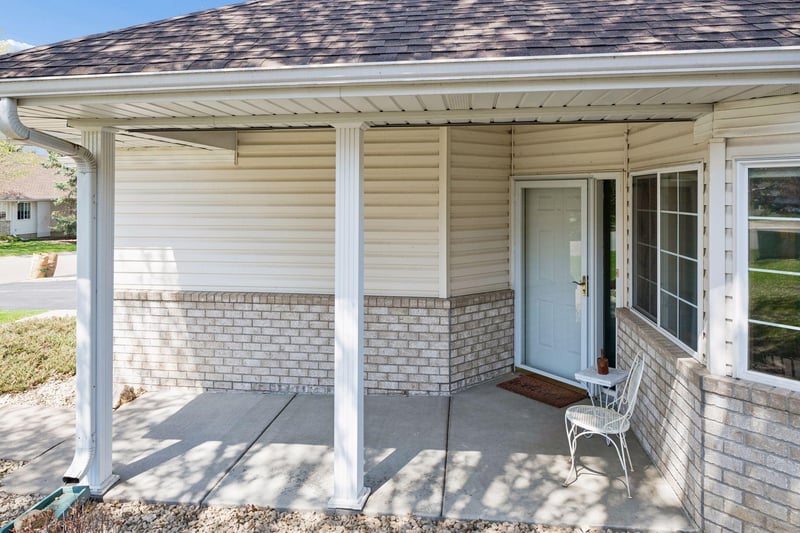 14713 Courtyard Cir, Burnsville, MN 55306