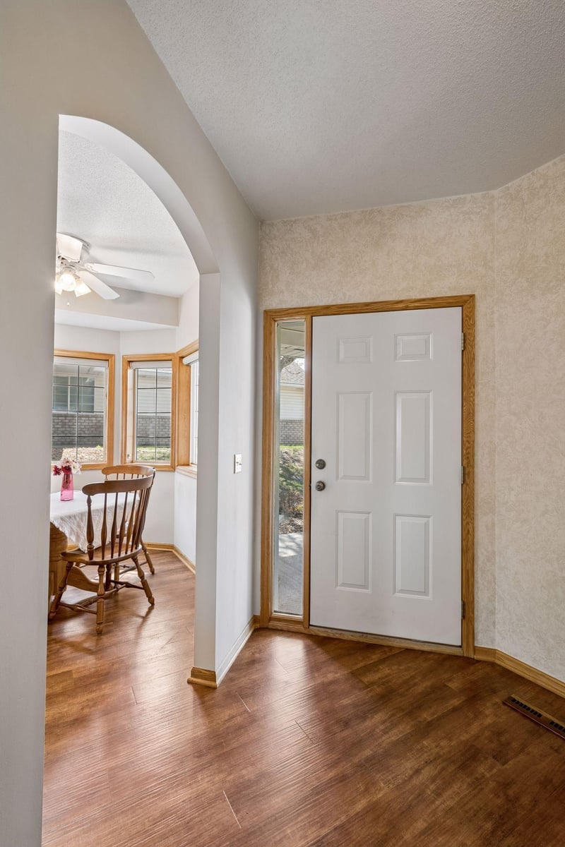 14713 Courtyard Cir, Burnsville, MN 55306