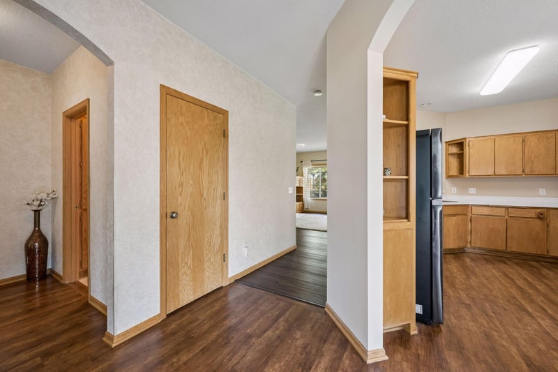 14713 Courtyard Cir, Burnsville, MN 55306