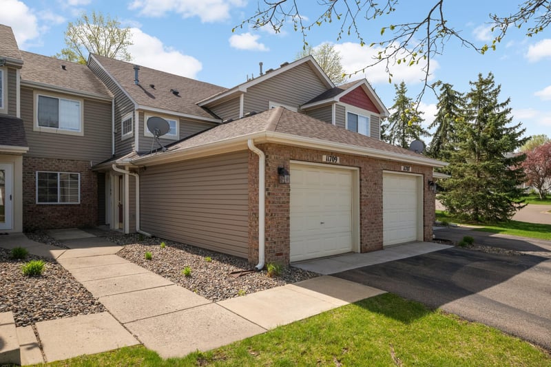 11707 Langford Cir, Burnsville, MN 55337