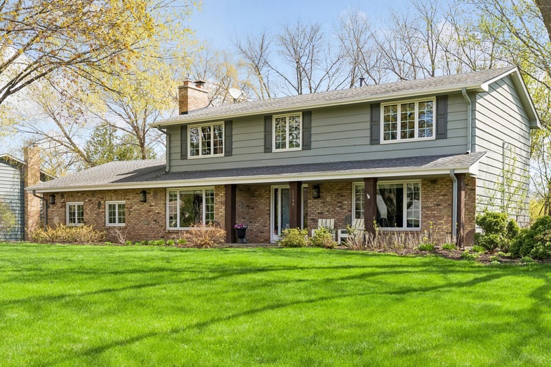 1140 Vagabond Ln N, Plymouth, MN 55447