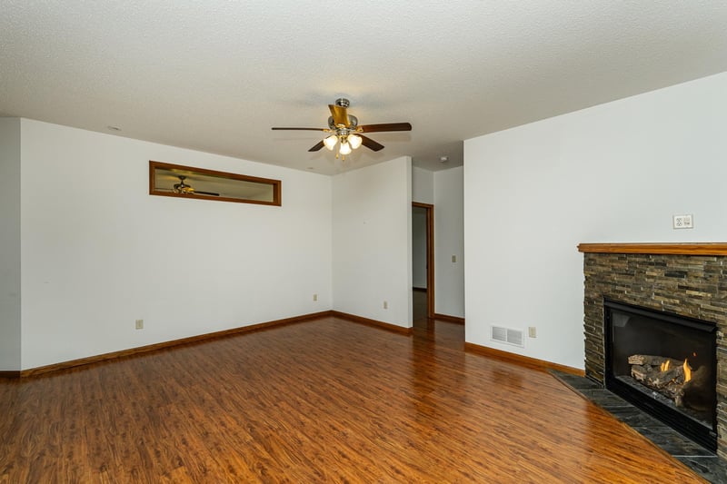 645 Ashley Ln, Owatonna, MN 55060