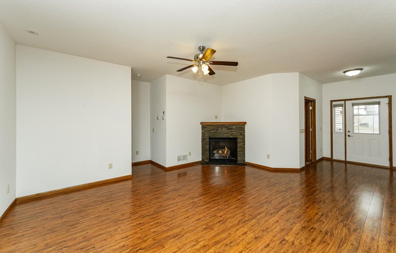 645 Ashley Ln, Owatonna, MN 55060
