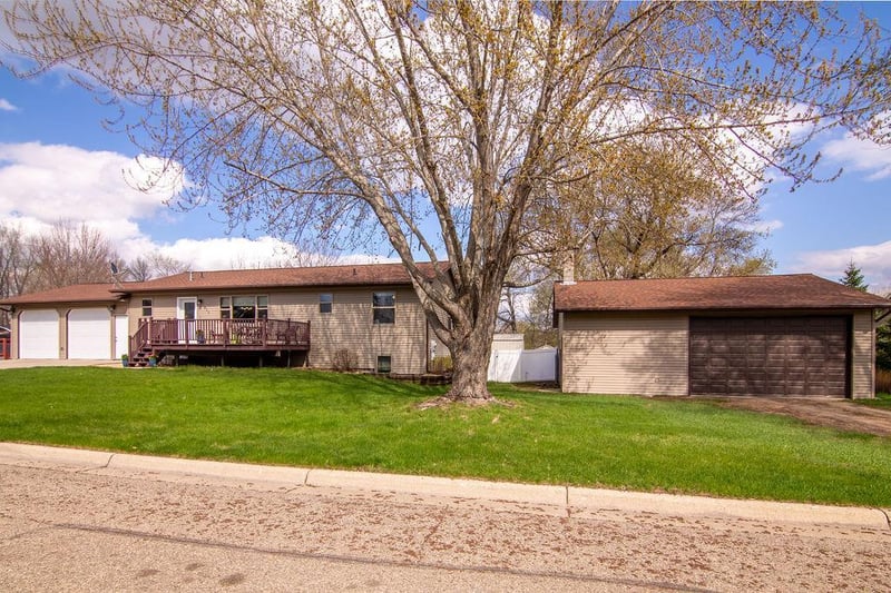811 Roosevelt St, Alexandria, MN 56308