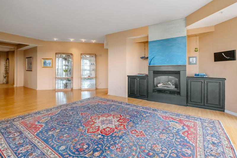 8301 Creekside Cir #560, Bloomington, MN 55437