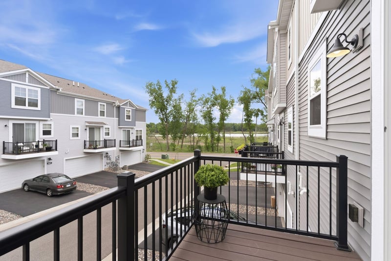 2864 Lexington Pl N, Roseville, MN 55113