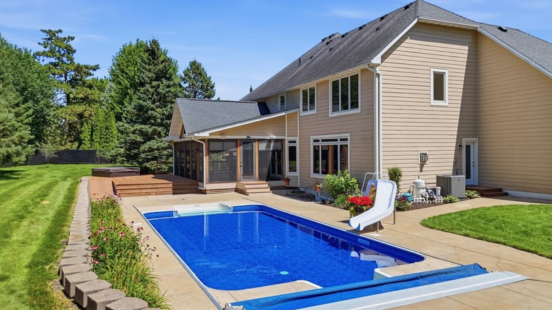 869 Mendakota Ct, Mendota Heights, MN 55120