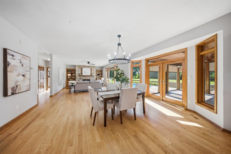 869 Mendakota Ct, Mendota Heights, MN 55120