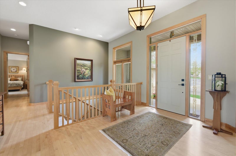 9447 Woodridge Ct, Savage, MN 55378