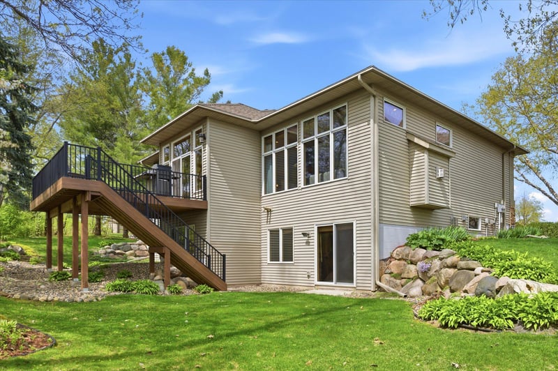 9447 Woodridge Ct, Savage, MN 55378