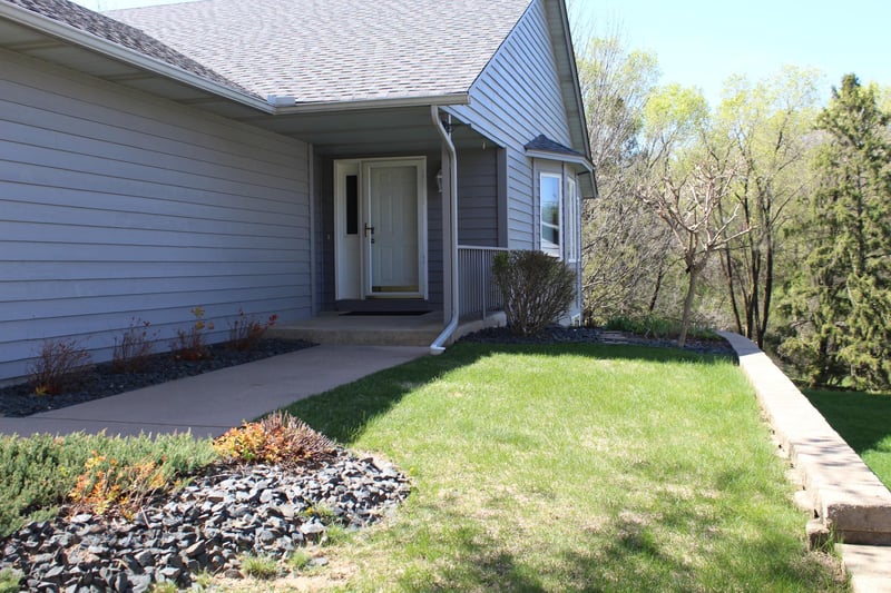 1617 Alvina St, Red Wing, MN 55066