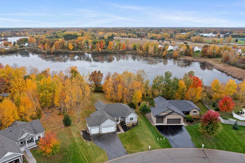 2697 Davis St S, Cambridge, MN 55008