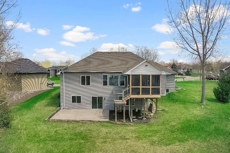 2697 Davis St S, Cambridge, MN 55008