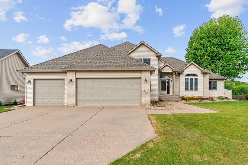 1393 Jefferson St, Hastings, MN 55033