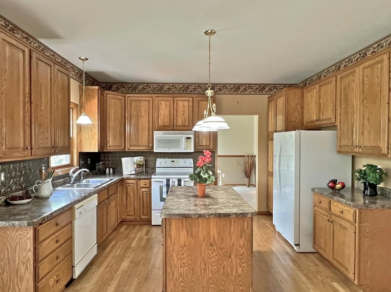 6361 Beckman Ct, Inver Grove Heights, MN 55077