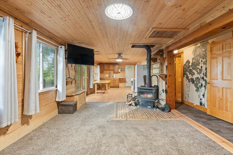 21165 Elkview Cir, Richmond, MN 56368