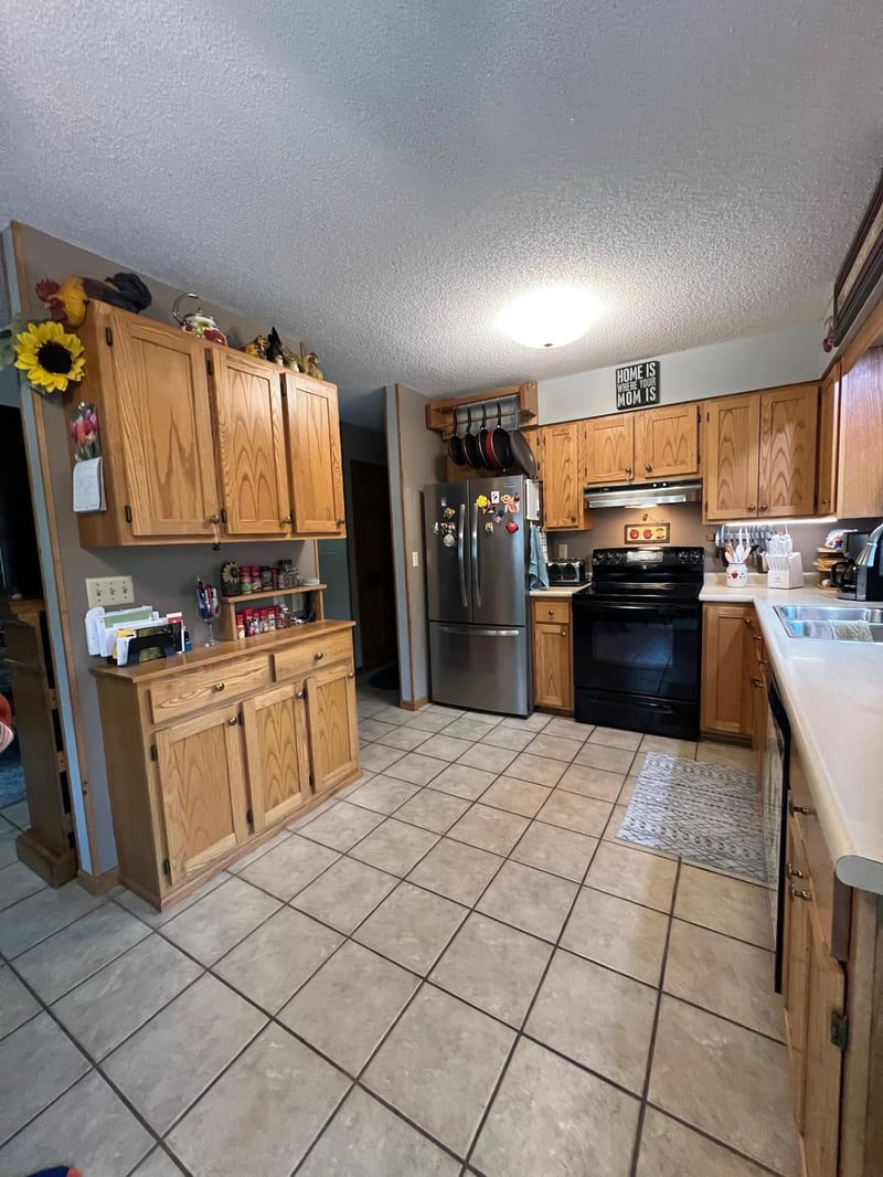 812 8th St NW, Little Falls, MN 56345