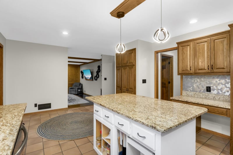 2577 Spirit Dr E, North Saint Paul, MN 55109