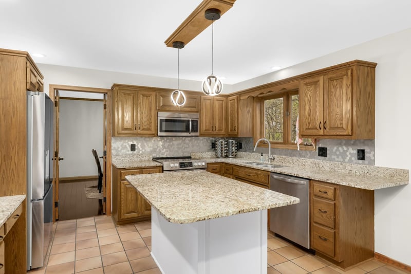 2577 Spirit Dr E, North Saint Paul, MN 55109