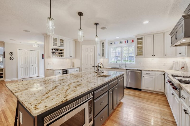 65 Interlachen Ln, Excelsior, MN 55331