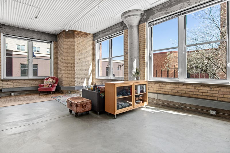 225 9th St E #109, Saint Paul, MN 55101