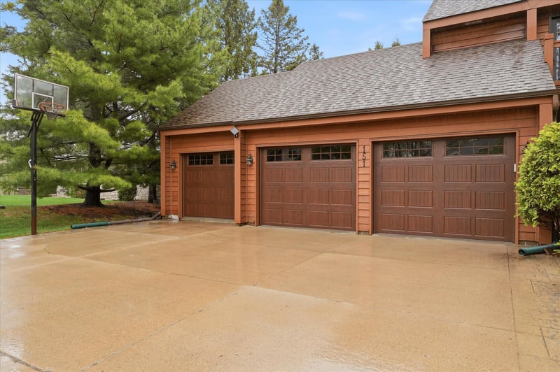 151 King Hill Rd, Golden Valley, MN 55416