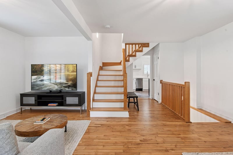 129 Chicago Ave N, Wayzata, MN 55391