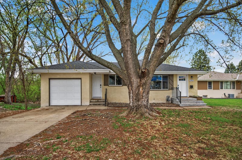3901 Lake Drive Ave N, Robbinsdale, MN 55422