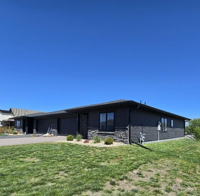 307 Sunset Ave, Mountain Lake, MN 56159