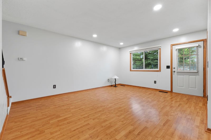 11105 Drake St NW, Coon Rapids, MN 55433