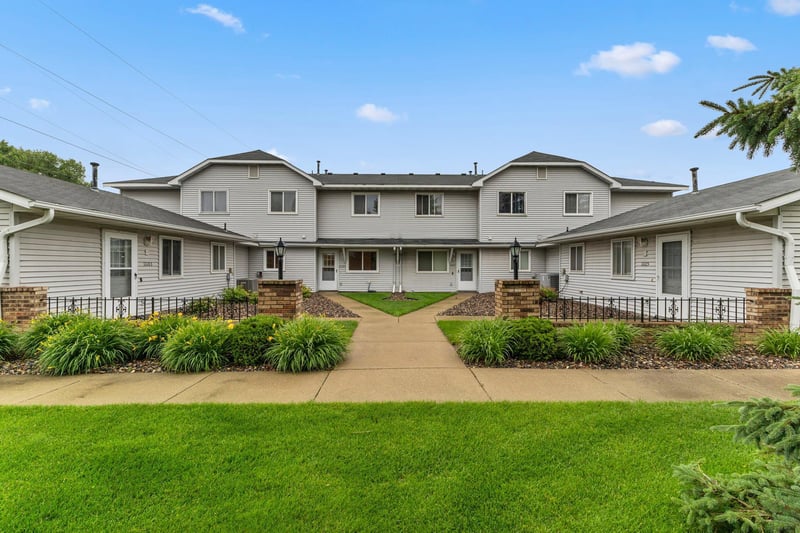11105 Drake St NW, Coon Rapids, MN 55433