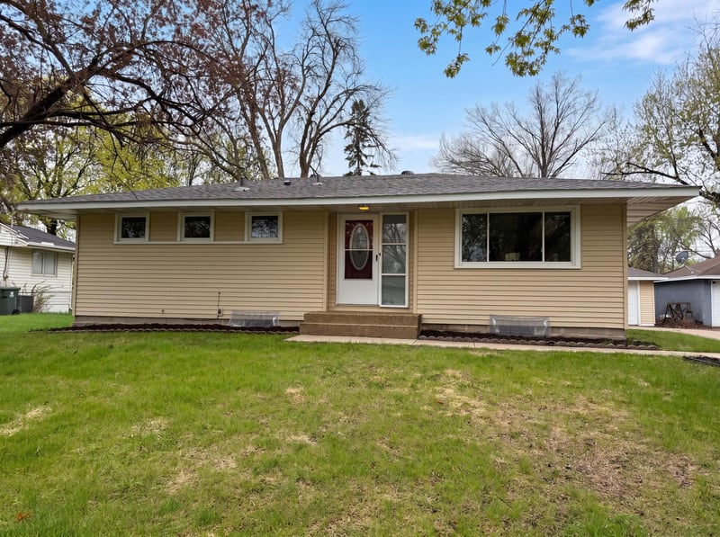 2807 Ohenry Rd, Brooklyn Center, MN 55430
