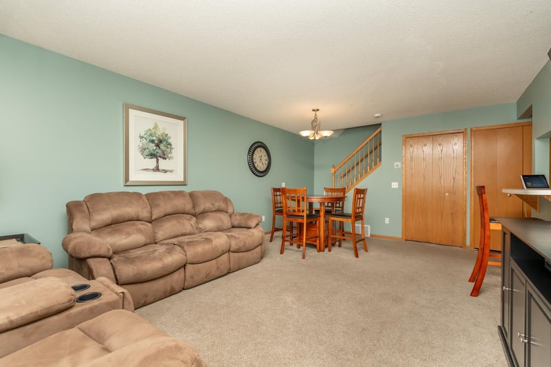 2009 Southcross Dr W #903, Burnsville, MN 55306