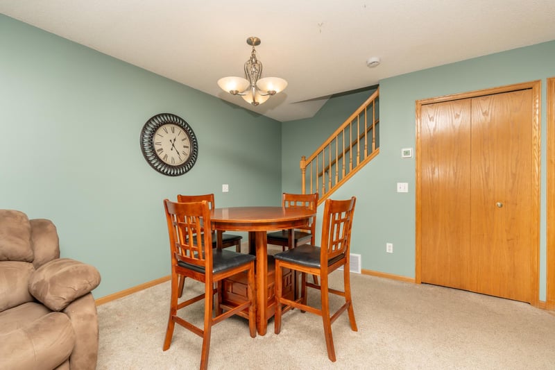 2009 Southcross Dr W #903, Burnsville, MN 55306