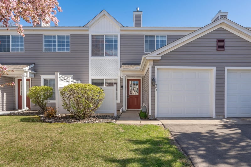 2009 Southcross Dr W #903, Burnsville, MN 55306
