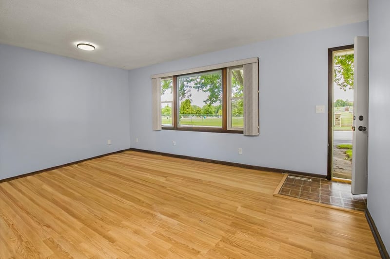 1557 Dale St N, Saint Paul, MN 55117
