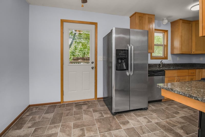1557 Dale St N, Saint Paul, MN 55117