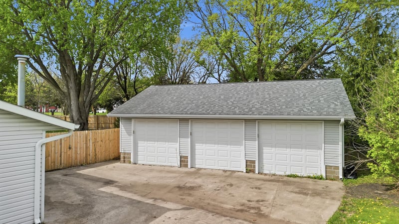 309 8th Ave NW, Waseca, MN 56093