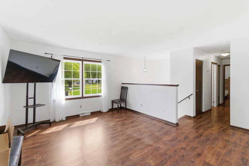 309 8th Ave NW, Waseca, MN 56093