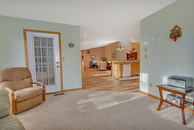 730 Alldon Park Dr, Paynesville, MN 56362