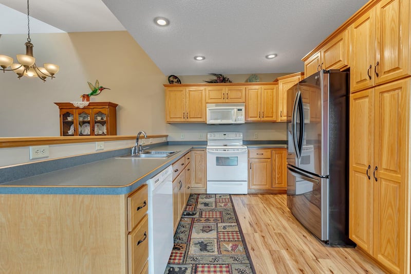 730 Alldon Park Dr, Paynesville, MN 56362