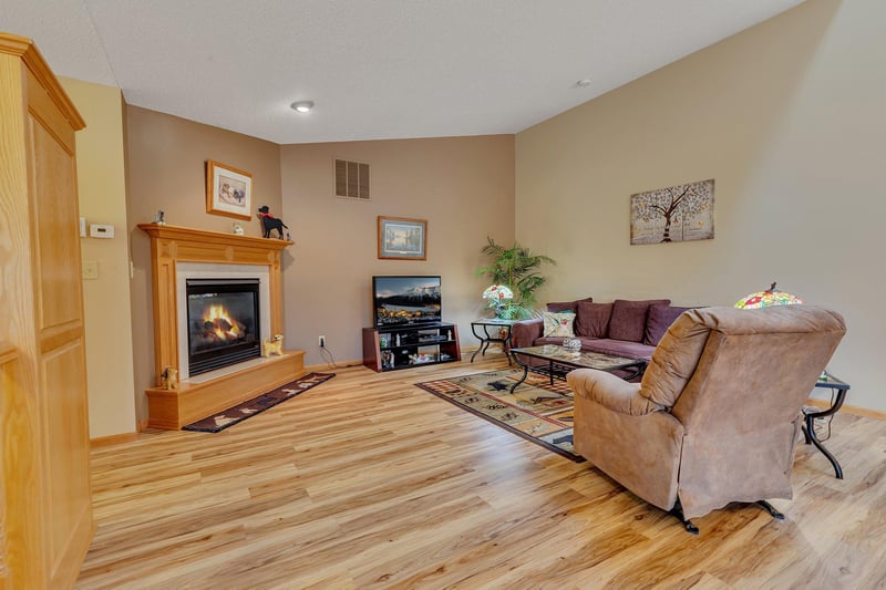 730 Alldon Park Dr, Paynesville, MN 56362