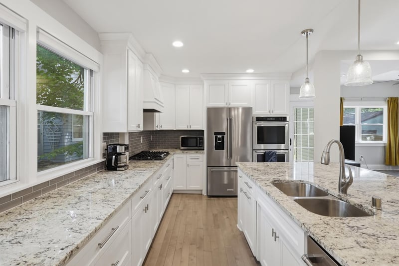 1350 Laurel Ave, Saint Paul, MN 55104