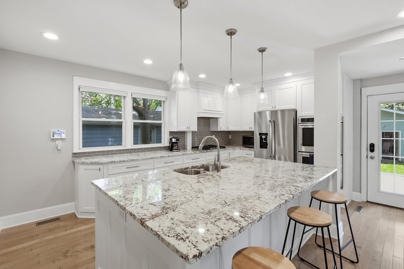 1350 Laurel Ave, Saint Paul, MN 55104