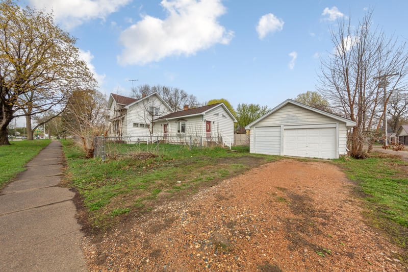 1606 Greeley Ave N, Glencoe, MN 55336