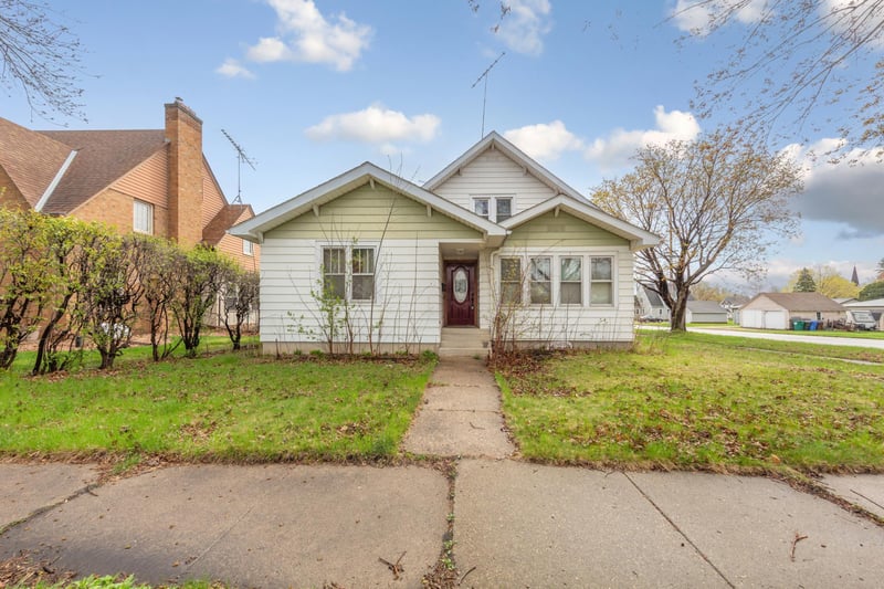 1606 Greeley Ave N, Glencoe, MN 55336