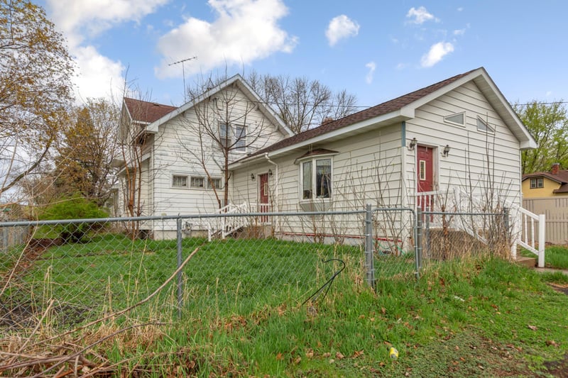 1606 Greeley Ave N, Glencoe, MN 55336