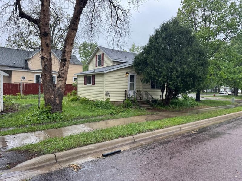 605 Division St W, Faribault, MN 55021