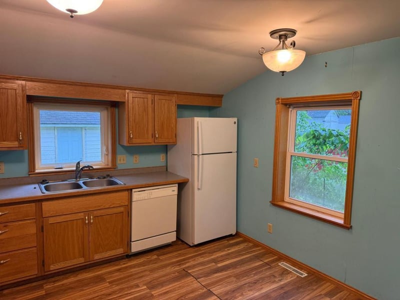605 Division St W, Faribault, MN 55021