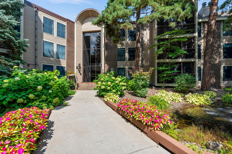 8549 Irwin Rd #239, Bloomington, MN 55437